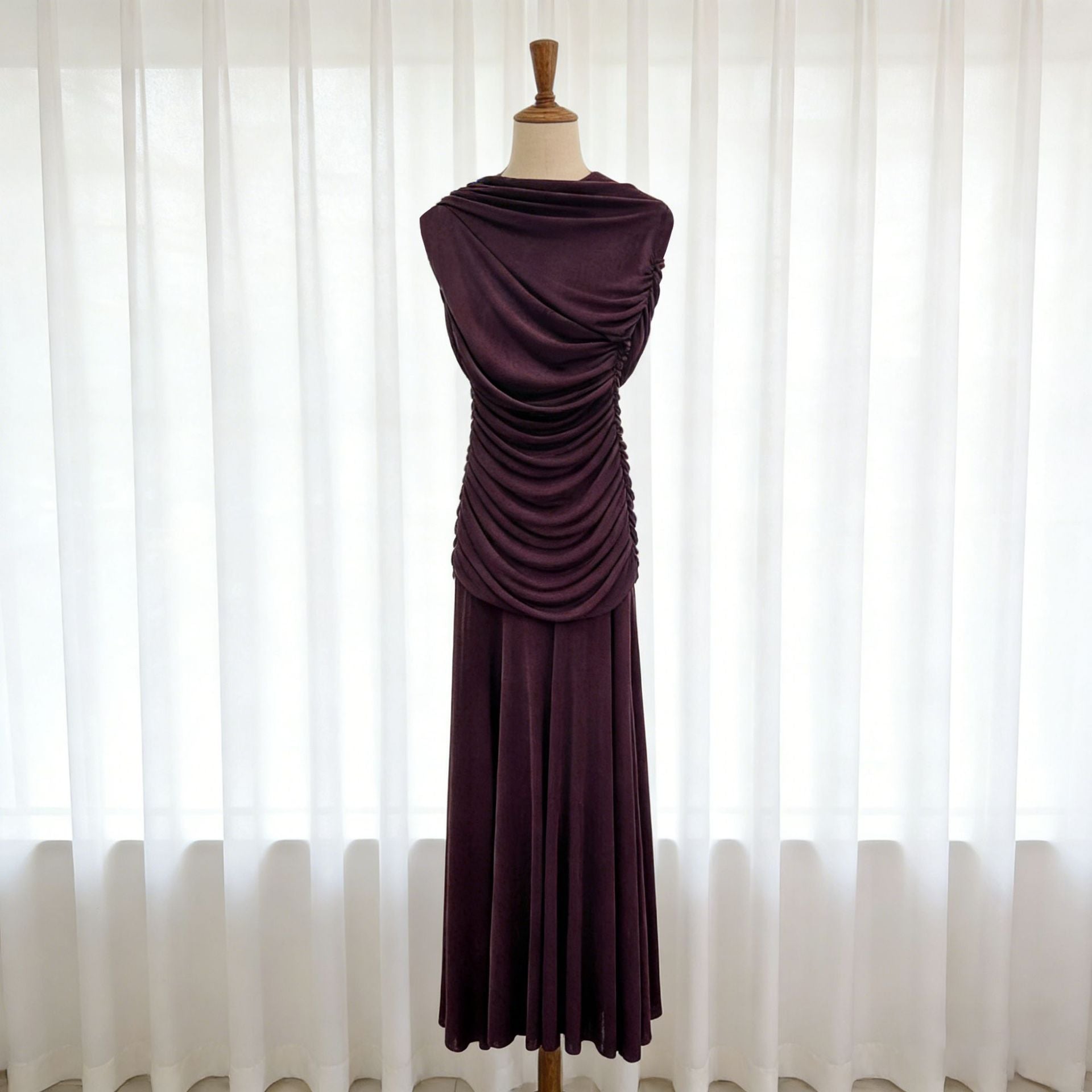 Robe Longue Sans Manches Col Entassé Taille Cinée — Femme