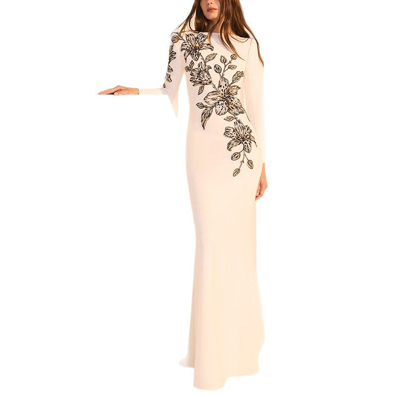Evening gown embroidered with pearls and diamonds long dress