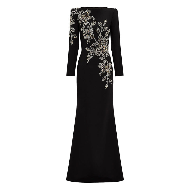 Evening gown embroidered with pearls and diamonds long dress