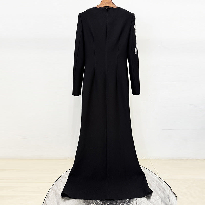 Evening gown embroidered with pearls and diamonds long dress