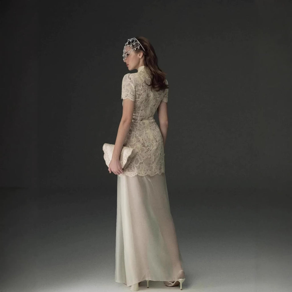 Robe Sirène Mi-Longue Dentelle Col Reversé — Taille Haute Femme