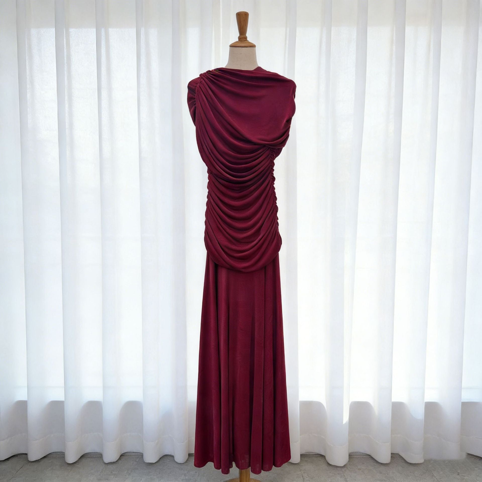 Robe Longue Sans Manches Col Entassé Taille Cinée — Femme