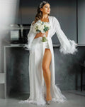 Robe de Chambre Plumes & Soie — Fente Haute, Élégante, Mariée & Soirée