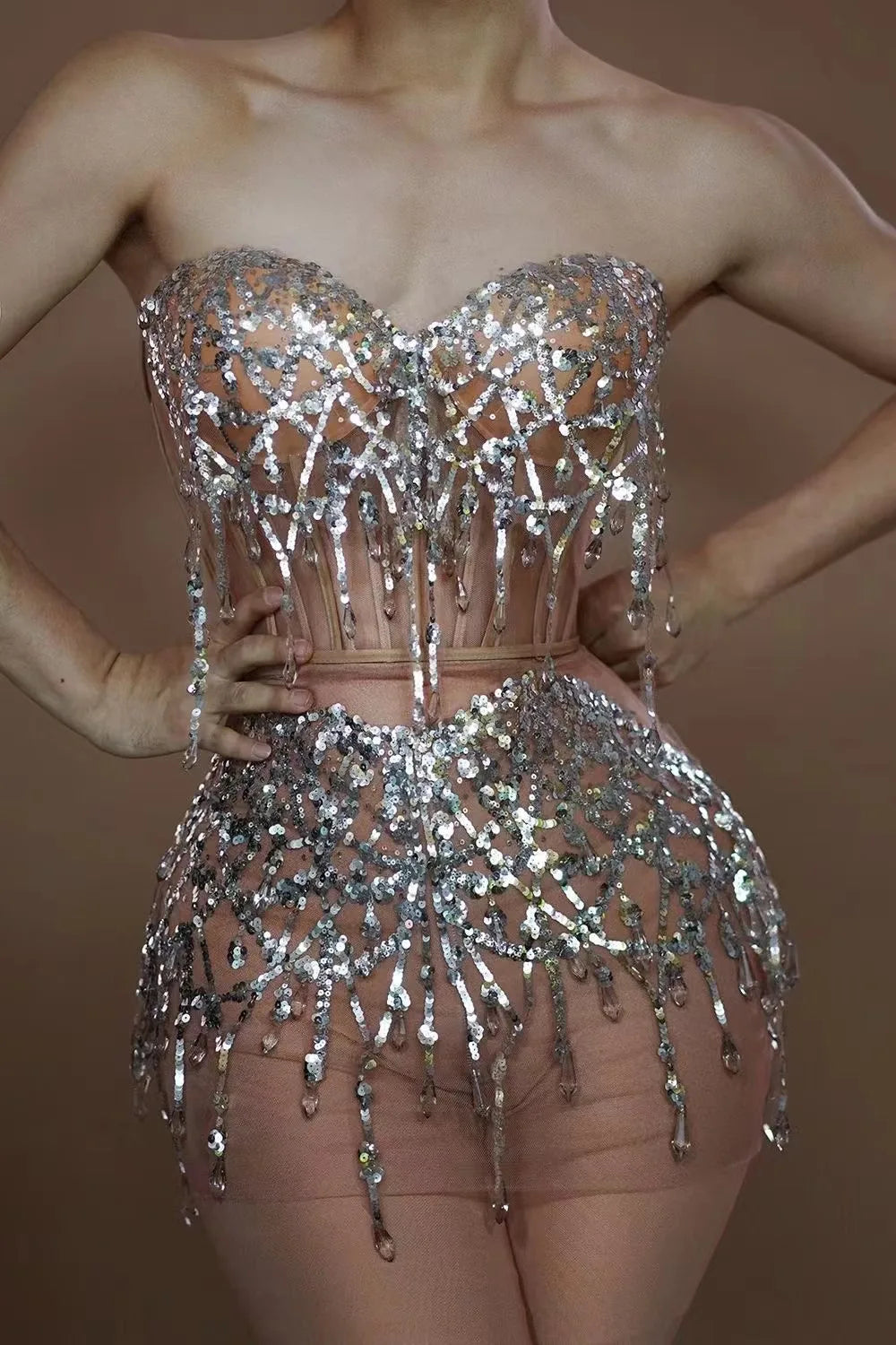 Robe Courte Sequins Argentés — Transparente, Cristaux, Soirée & Scène