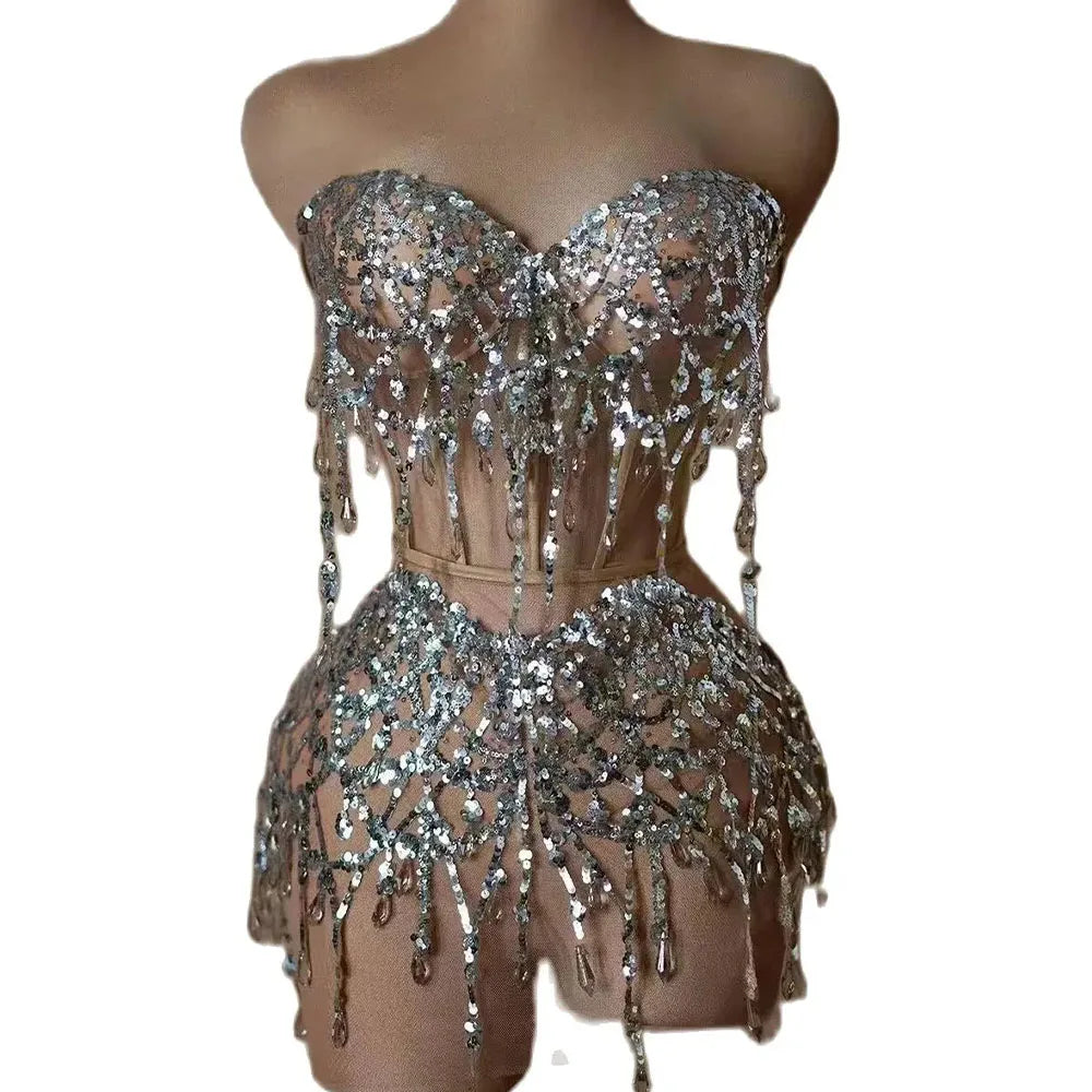 Robe Courte Sequins Argentés — Transparente, Cristaux, Soirée & Scène
